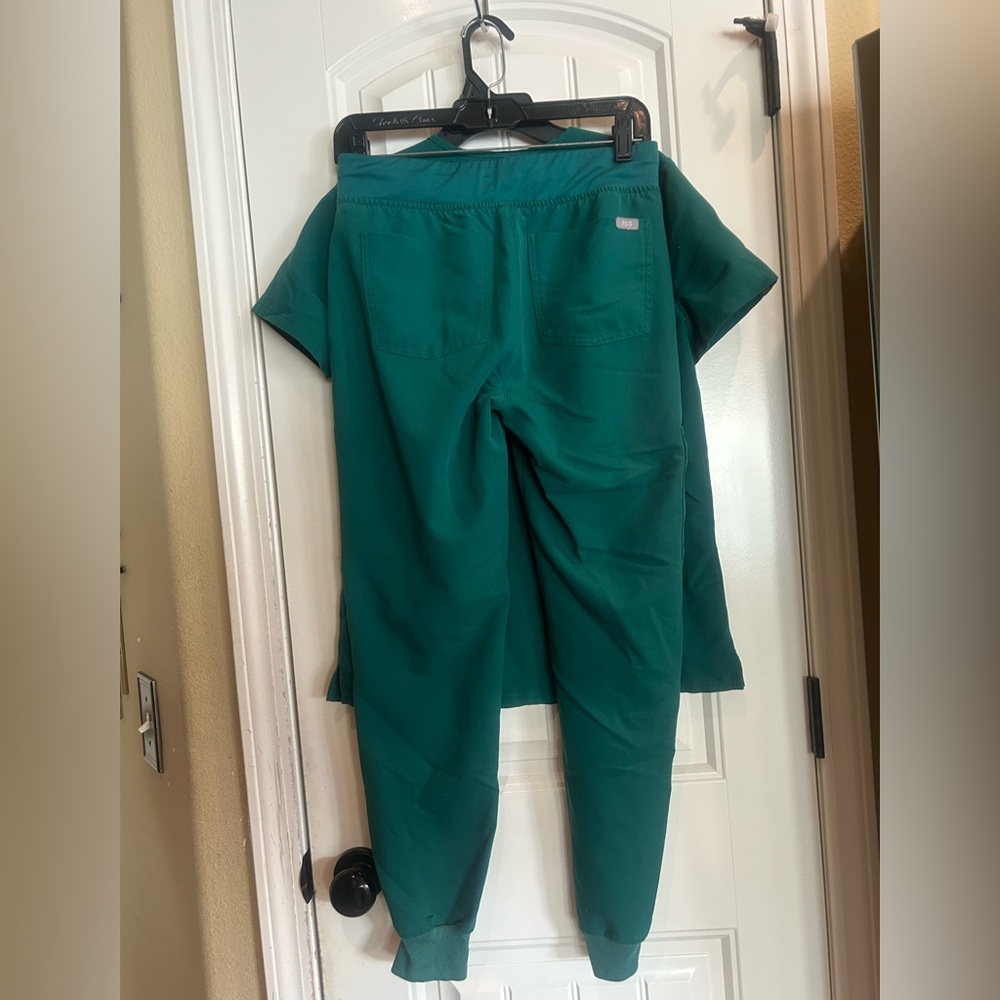 Figs Green Scrub Set - Picture 8 of 8